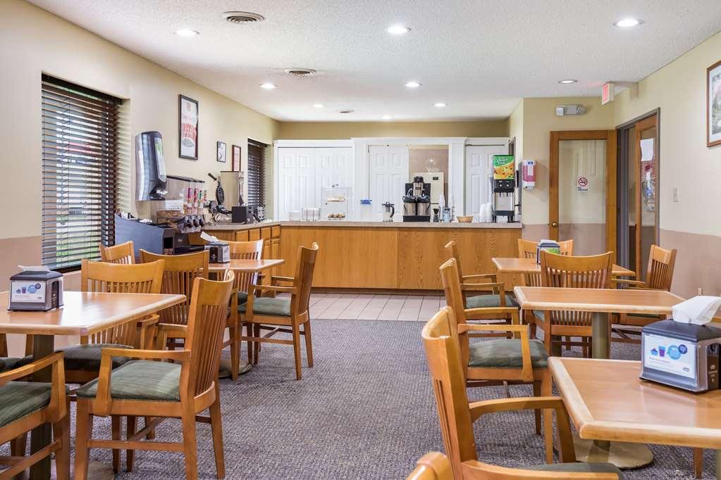Econo Lodge Inn & Suites East Ноксвил Ресторант снимка