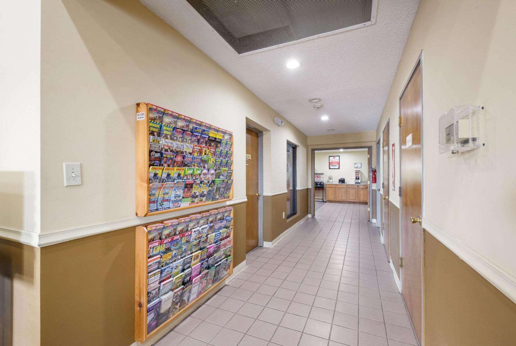 Econo Lodge Inn & Suites East Ноксвил Екстериор снимка