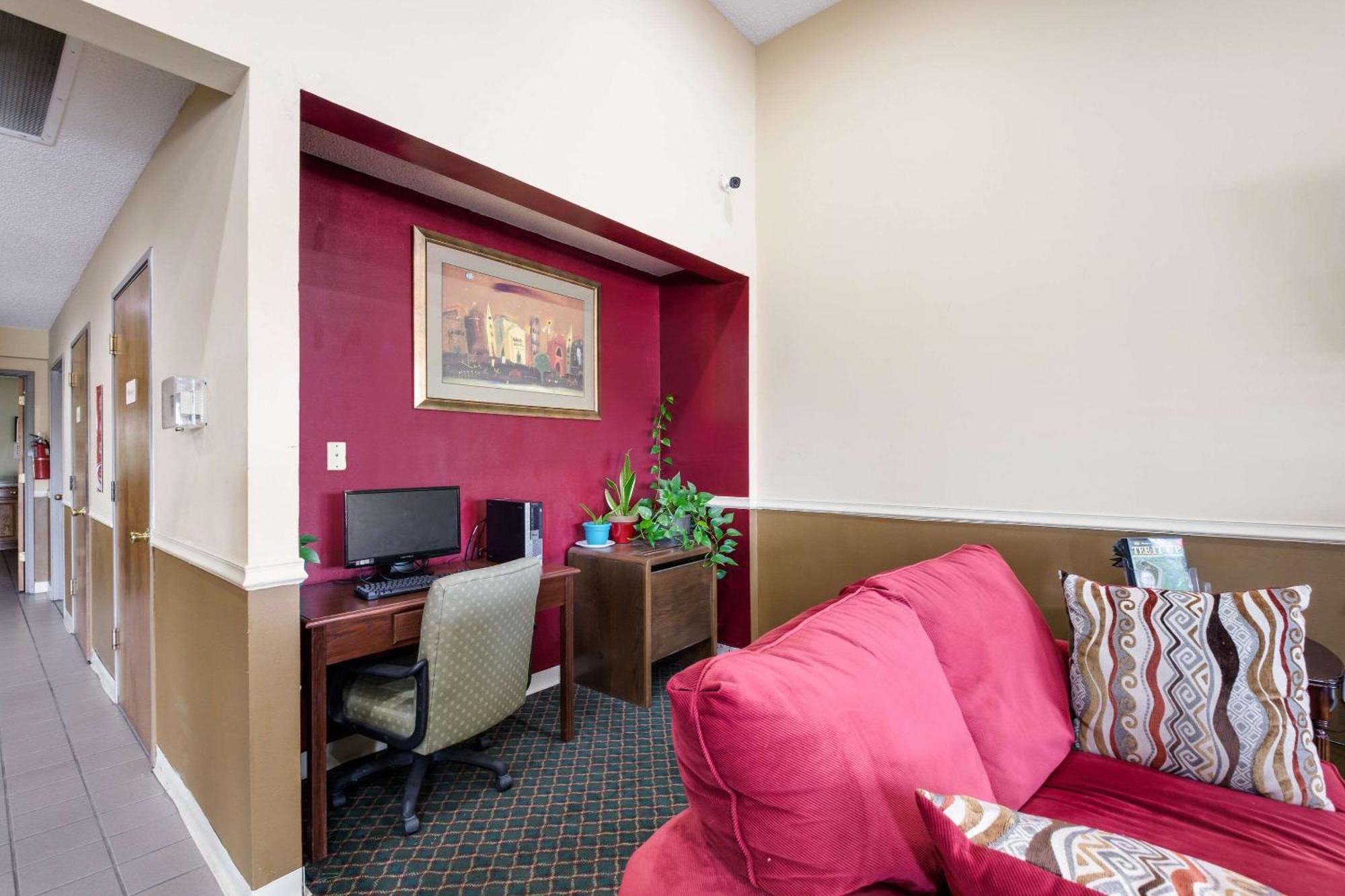 Econo Lodge Inn & Suites East Ноксвил Екстериор снимка