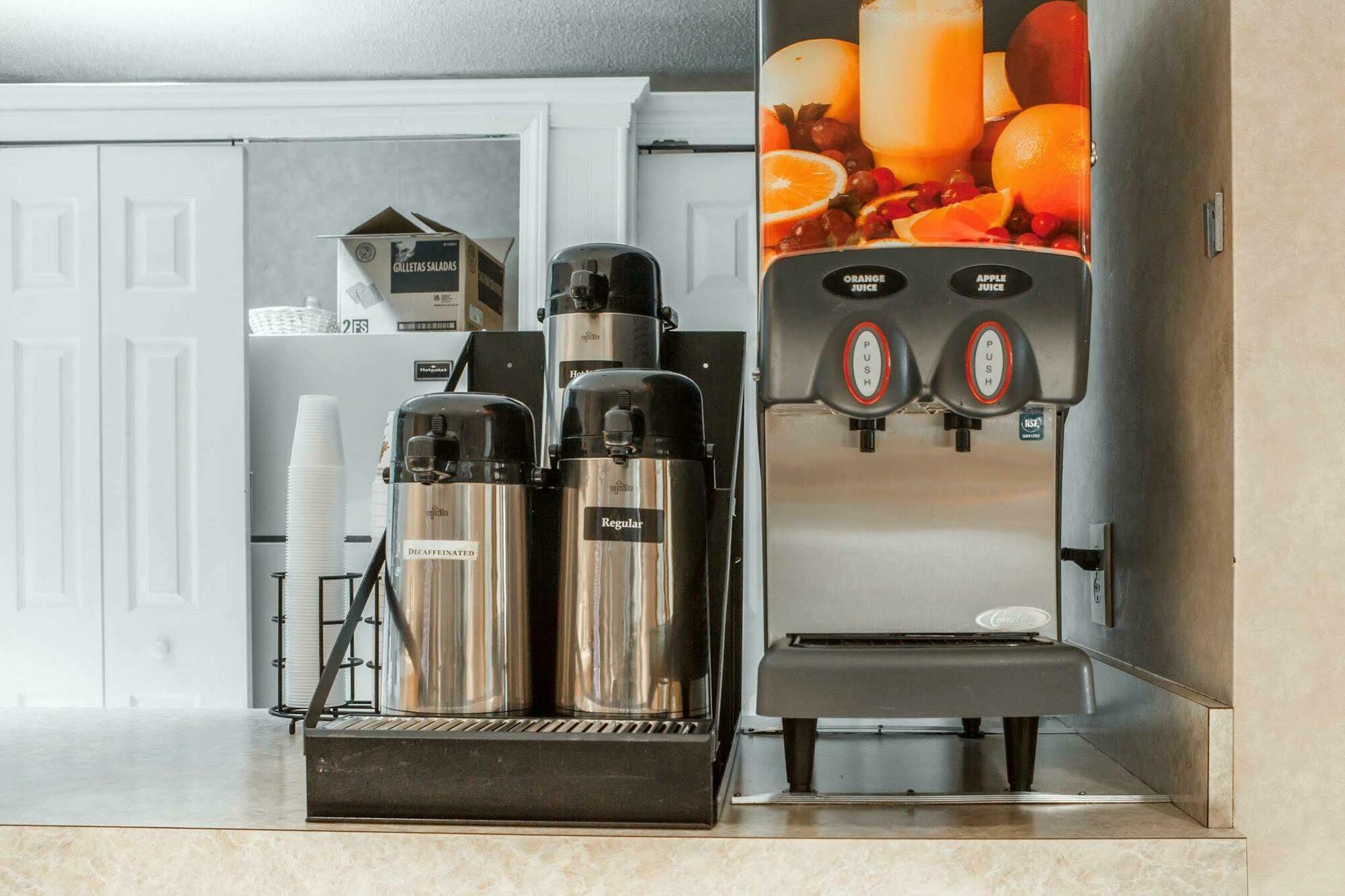 Econo Lodge Inn & Suites East Ноксвил Екстериор снимка