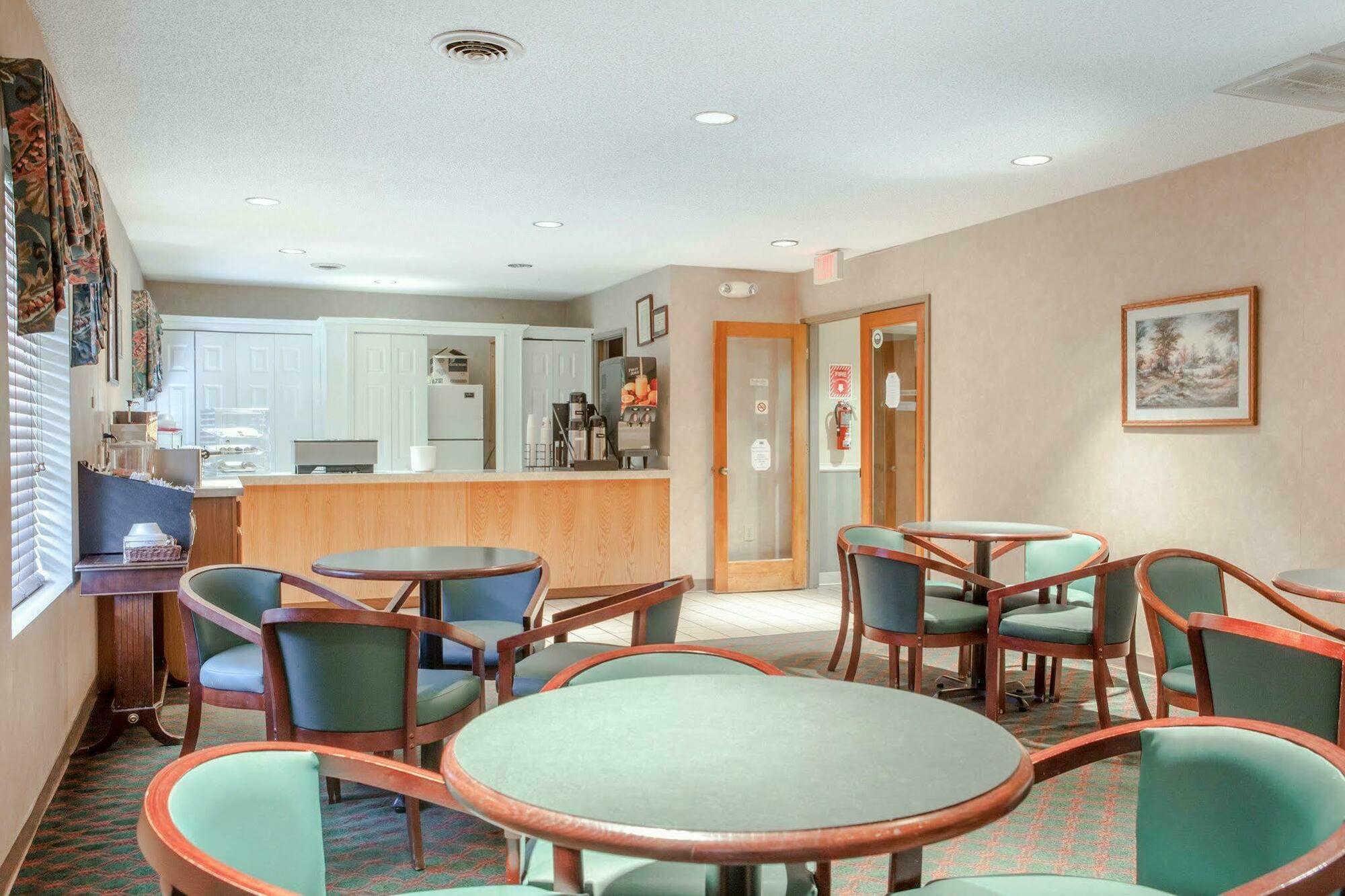 Econo Lodge Inn & Suites East Ноксвил Екстериор снимка