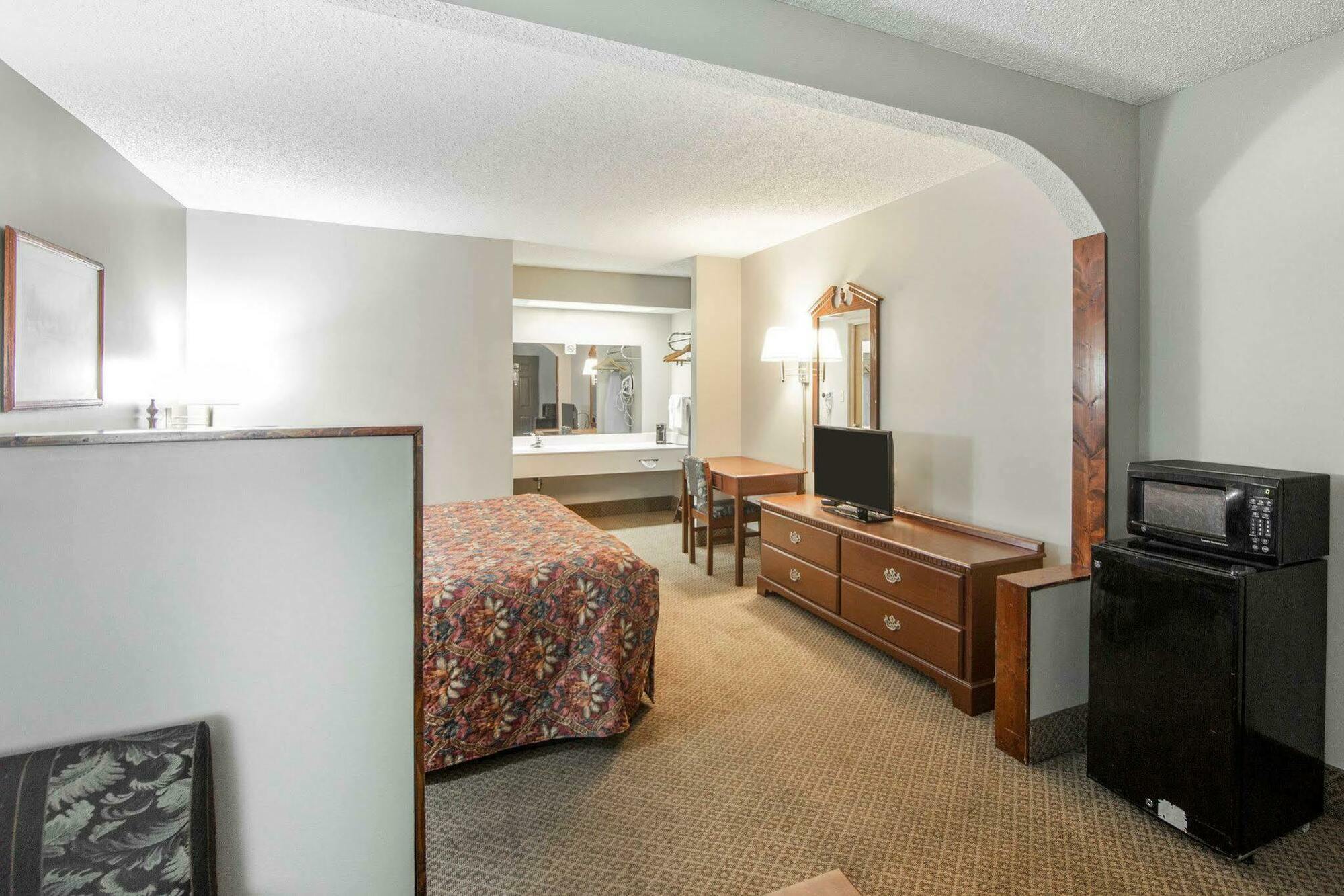 Econo Lodge Inn & Suites East Ноксвил Екстериор снимка
