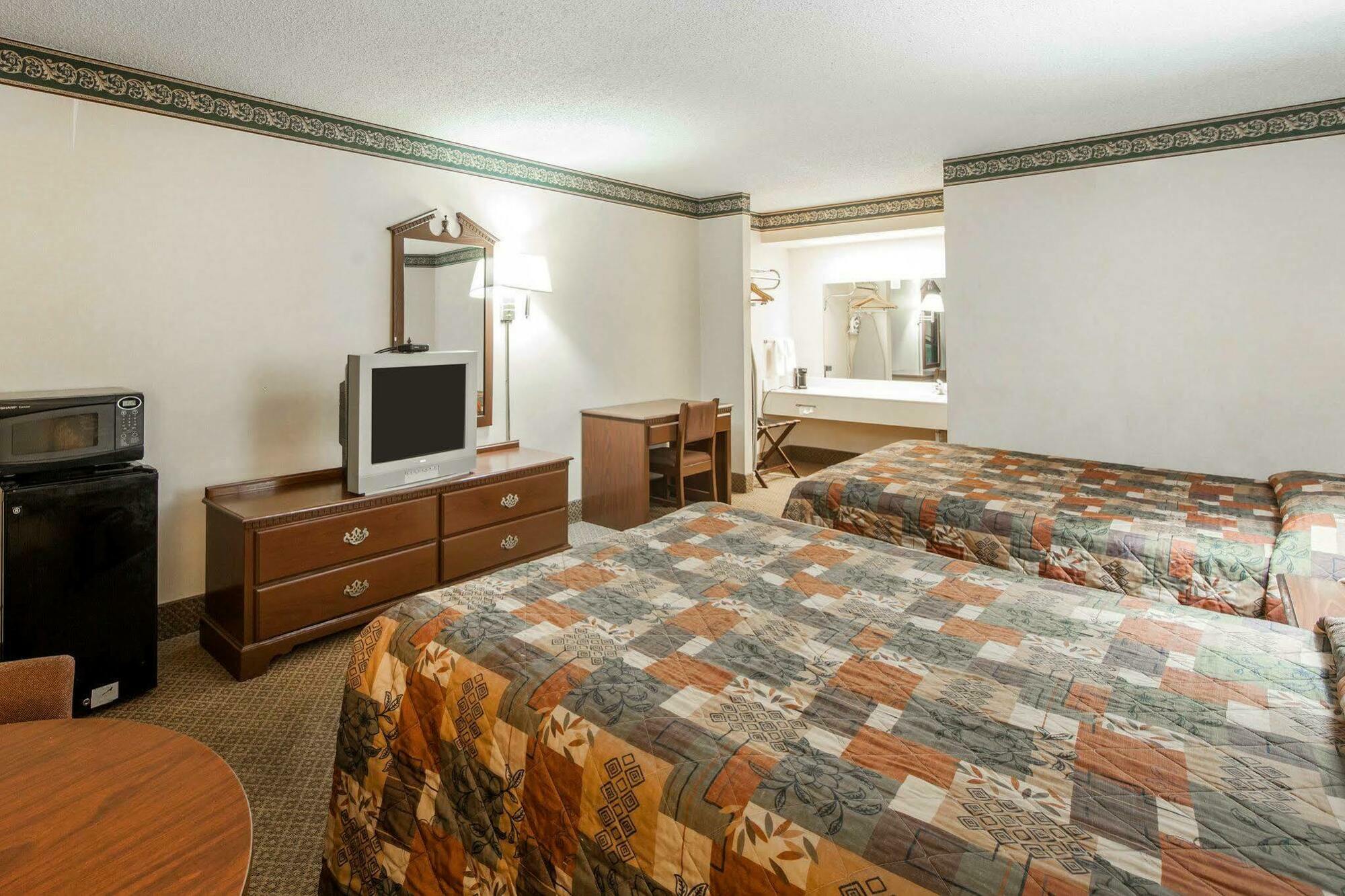 Econo Lodge Inn & Suites East Ноксвил Екстериор снимка